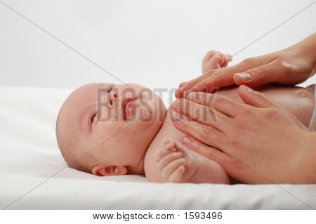 Massaggio del bambino neonato 