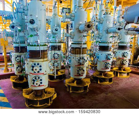 Xmas tree valve on wellhead remote platform for emergency close when emergency signal activate from very low and very high pressure.
