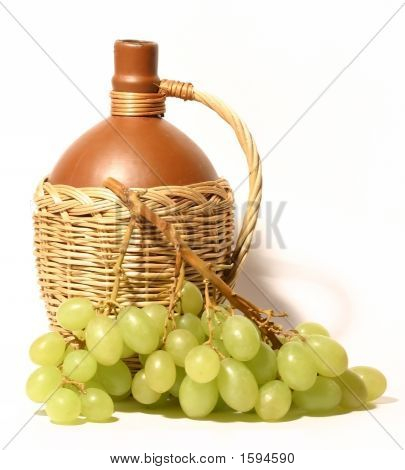 Garrafa de vinho e uvas