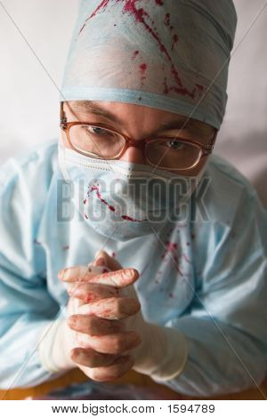 Médecin en prière