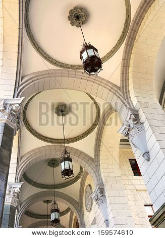 Ceiling of a massive building with spans and lighting lamps and plafonds