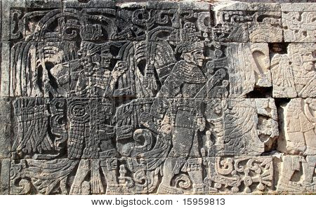 チチェン ・ イッツァの象形文字マヤ pok ta pok ボール裁判所メキシコ