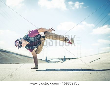 Two bbys ding some stunts - Street artist breakdancing outdrs