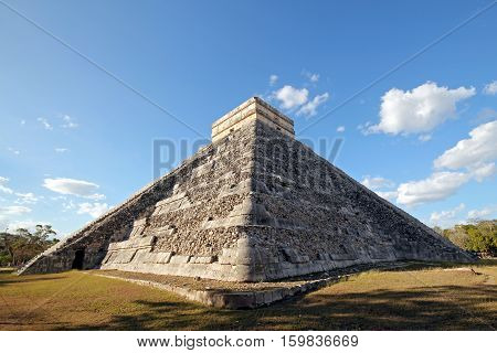 The Kukulkan Pyramid aka El Castillo in Ancient Mayan City Chichén Itzá. Yucatan Mexico