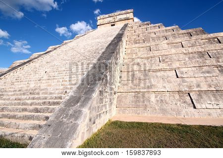 The Kukulkan Pyramid aka El Castillo in Ancient Mayan City Chichén Itzá. Yucatan Mexico
