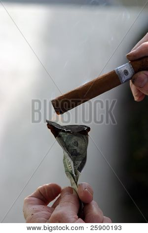 деньги, чтобы сжечь
