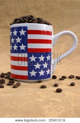 jauhamatonta kahvipavut nähtävyyksiä: Yhdysvaltain lipun cofee cup kultaa tausta