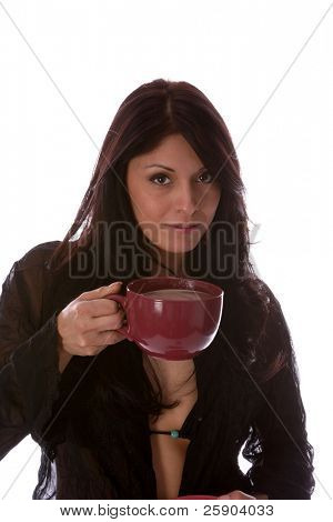 caffè, latte e coco concetti gode di una bellissima giovane donna una tazza di caffè, latte, cocco caldo o