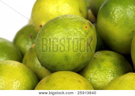 Key Limes isoleret på hvid