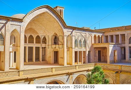 Kashan, Iran - October 22, 2017: The Scenic Portal (iwan) In Howz Khaneh (pool House) Courtyard Of A