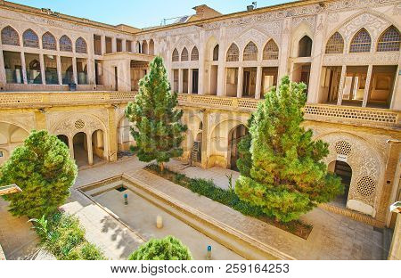 Kashan, Iran - October 22, 2017: The Area Of Howz Khaneh Courtyard Of Abbasi House Is Occupied With 