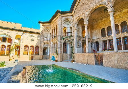 Kashan, Iran - October 22, 2017: Refreshing Fountain In Front Of The Summer Terrace Of Tabatabaei Ho