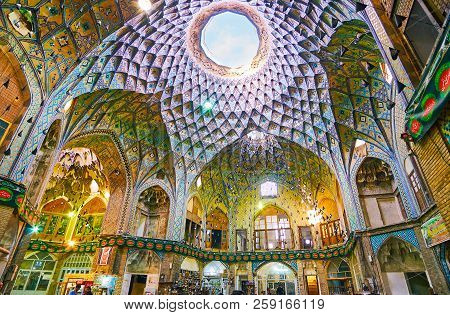 Kashan, Iran - October 22, 2017:  The Light Hole In Ornate Dome Of Timche-ye Amin Od-dowleh (aminodd