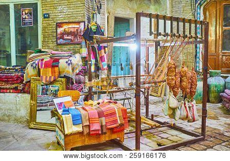 Kashan, Iran - October 22, 2017: Traditional Hand-loom With Examples Of Natural Fabrics In Front Of 