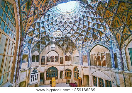 Kashan, Iran - October 22, 2017: Historic Court Of Hajj Seyed Hossein Sabbaq Timcheh Caravanserai (i