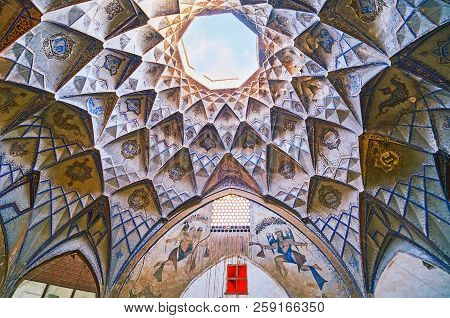 Kashan, Iran - October 22, 2017: The Scenic Cupola Of Small Court Of Hajj Seyed Hossein Sabbaq Timch