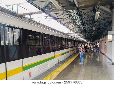 Medellin, Antioquia / Colombia - 07/17/2018: Group Of People, Passengers, About To Board A Train Of 