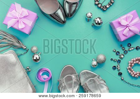 Festive Composition Flat Lei Set Womens Accessories Jewelry Gifts Dress Shoes Purse Necklace Box Of 