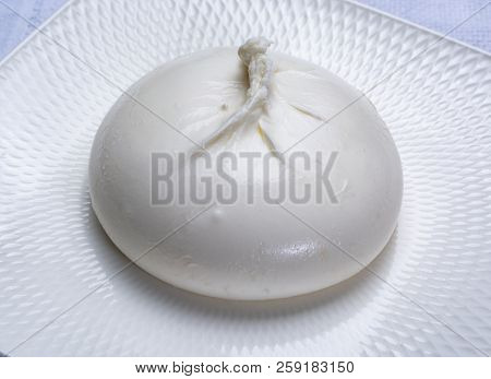 Fresh Soft White Burrata, Ball Buttery Cheese, Made From A Mix Of Mozzarella And Ricotta Cream, Orig