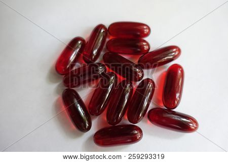 Transparent Red Softgel Capsules Of Krill Oil