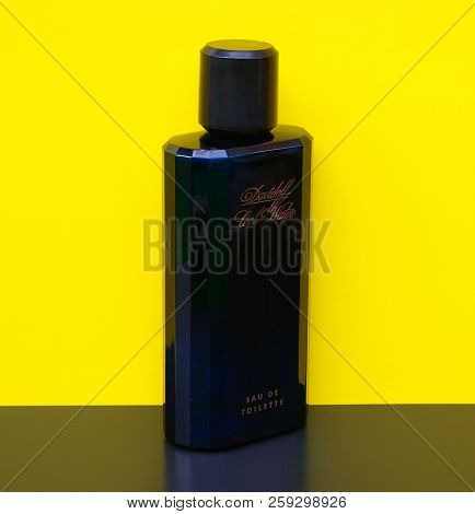 Davidoff Cool Water, Eau De Toilette, Large Perfume Bottle In Front Of Yellow Background
Kassel, Ger