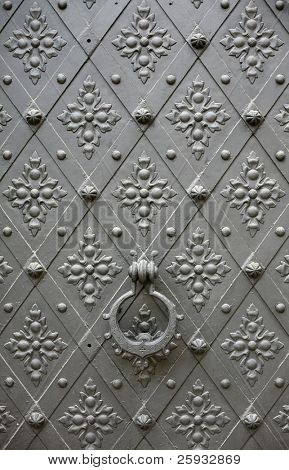 Konopiste 샤 또 체코 프라하 근처에 문 고리와 오래 된 패턴 게이트