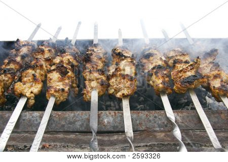 Kebab maso na grilu, izolované na bílém