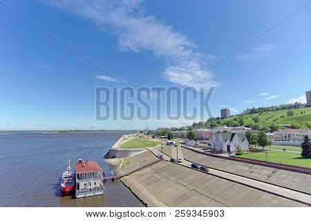 Nizhny Novgorod, Russia. - June 21.2018. View From The Kanavinsky Bridge Across The Oka River To The