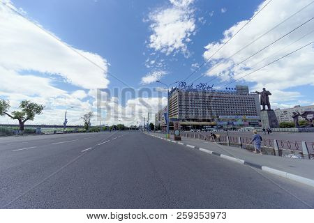 Nizhny Novgorod, Russia. - June 21.2018. The Empty Carriageway Of Lenin Square On The Day Of The Arg