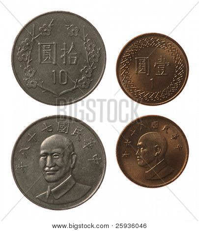 Moedas de dólar de Formosa novas isoladas no branco