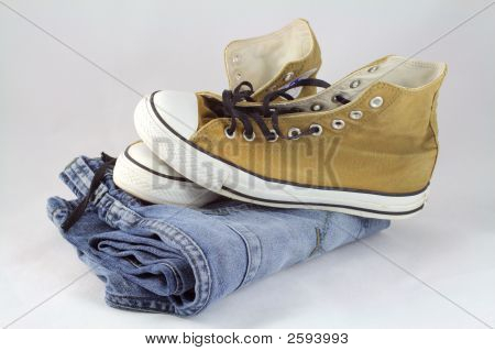 Sneakers und jeans