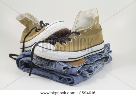 Sneakers und jeans