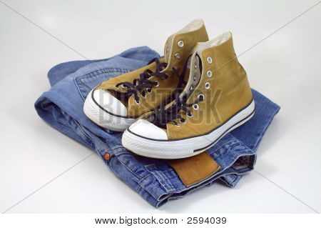 Sneakers und jeans