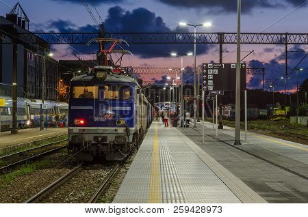 People Train