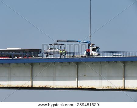 Belgrade, Serbia, September 20, 2018. Towing Service Lift Car On The Bridge With The Asisst Of The P