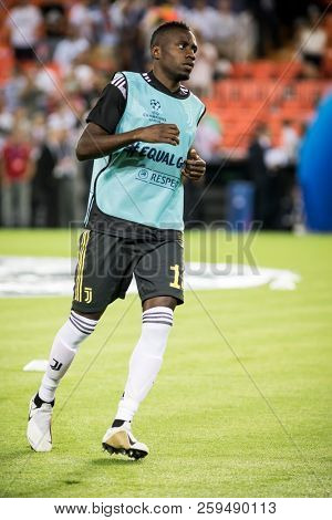 VALENCIA, SPAIN - SETEMBER 19: Blaise Matuidi during UEFA Champions League match between Valencia CF and Juventus at Mestalla Stadium on September 19, 2018 in Valencia, Spain