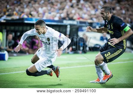 VALENCIA, SPAIN - SETEMBER 19: (L) Rodrigo and Chiellini during UEFA Champions League match between Valencia CF and Juventus at Mestalla Stadium on September 19, 2018 in Valencia, Spain