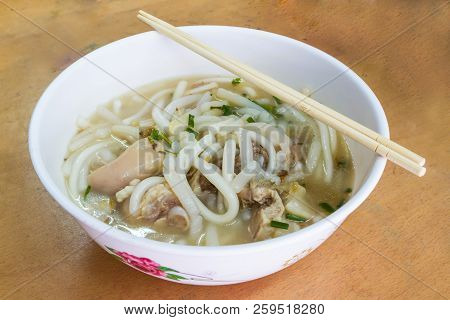 Vietnamese Rice Jub ,vietnamese Noodle Soup , Pork Spare Ribs Rice Noodles Soup