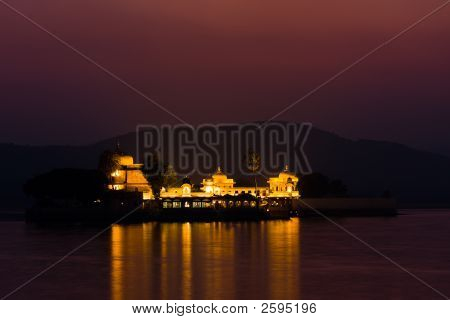 Jagmandir Palazzo di notte