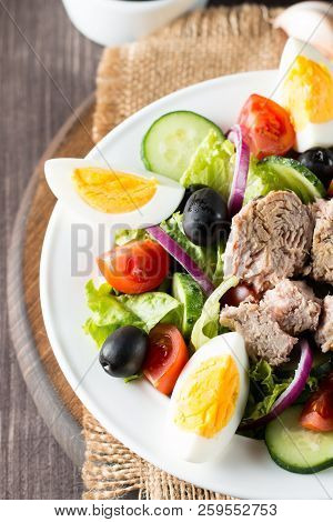 Fresh Fish Tuna Salad Made Of Tomato, Ruccola, Tuna, Eggs, Arugula, Crackers And Spices. Caesar Sala