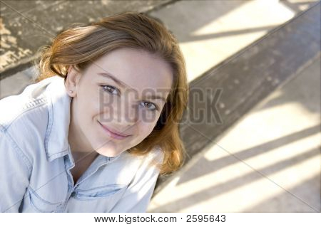 Bella ragazza sorridente