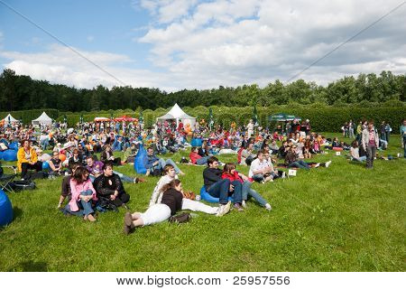Moskwa - 5 czerwca: Ludzie na VII Międzynarodowy Festiwal 