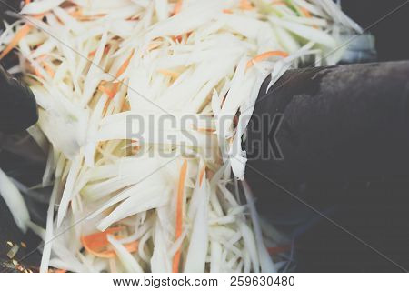 Papaya Salad Or Papaya Pok Pok (som Tum)