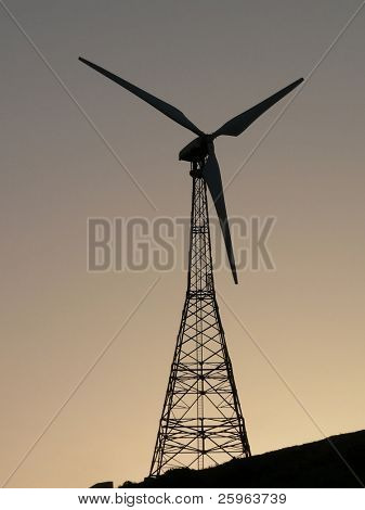 Vindmølle ved solnedgang