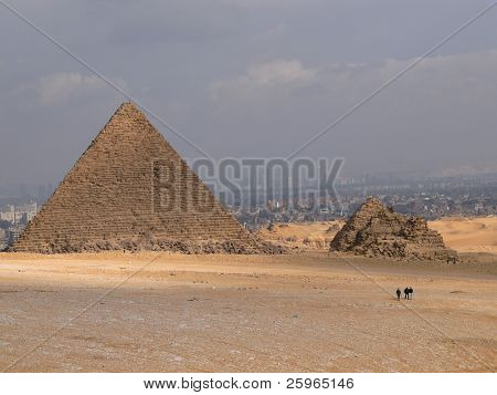 Pyramiden i Giza av Kairo, Egypten, Afrika