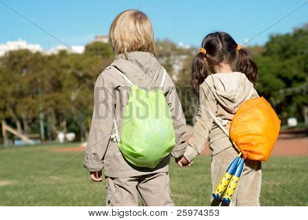Poco sport coppia nel parco