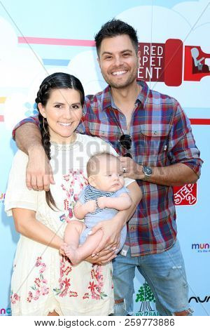 LOS ANGELES - SEP 22:  Candice Valdez, their child, Erik Valdez at the 7th Annual Celebrity Red CARpet Event at the Sony Studio on September 22, 2018 in Culver City, CA