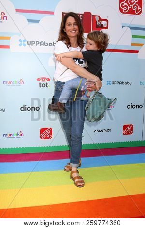 LOS ANGELES - SEP 22:  Robin Tunney, Oscar Holly Marmet at the 7th Annual Celebrity Red CARpet Event at the Sony Studio on September 22, 2018 in Culver City, CA