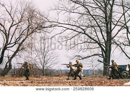 Rogachev, Belarus - February 25, 2017: Re-enactors Dressed As Russian Soviet Infantry Soldiers Of Wo