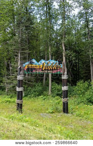 August 10 2018 - Valdez, Alaska: Sign Welcomes Tourists And Visitors To The Town. Valdez Was Rebuilt